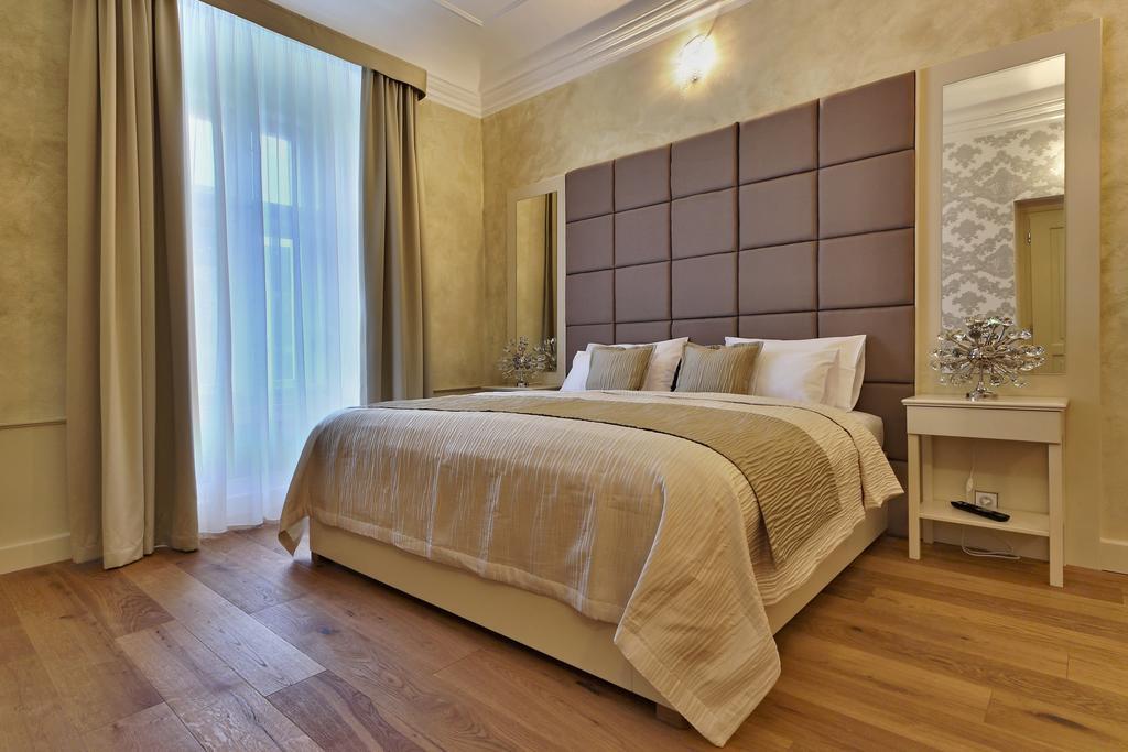 Wellness Hotel Republika 24 Apartments Pilsen Exterior photo