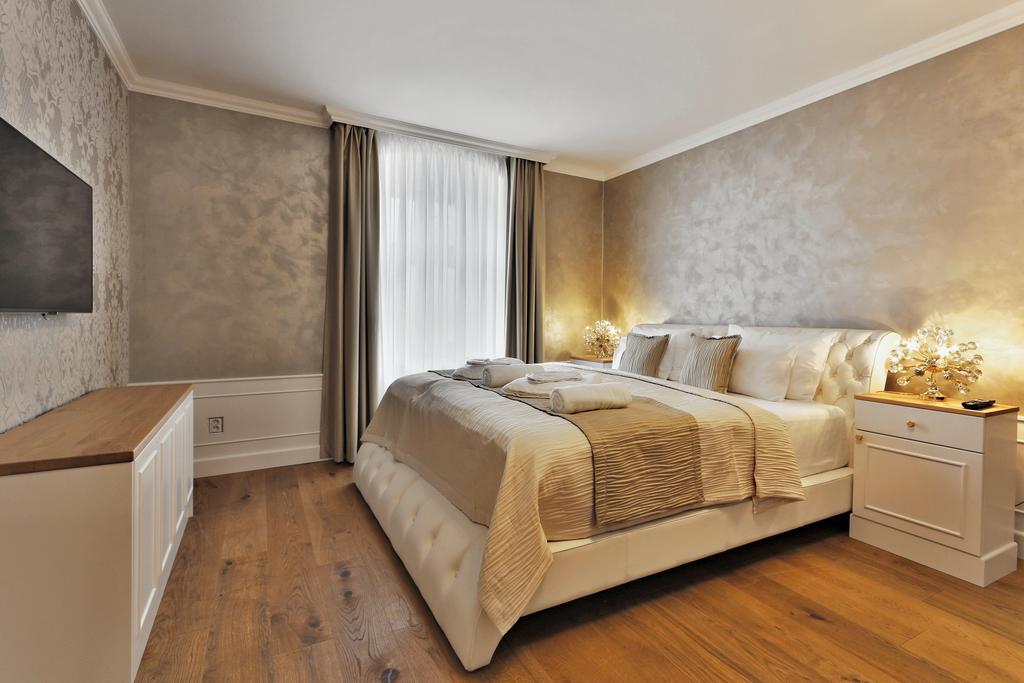 Wellness Hotel Republika 24 Apartments Pilsen Exterior photo