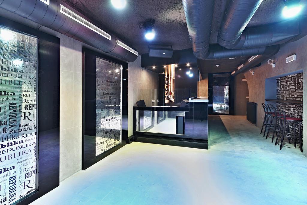 Wellness Hotel Republika 24 Apartments Pilsen Exterior photo