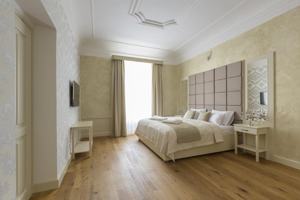 Wellness Hotel Republika 24 Apartments Pilsen Exterior photo