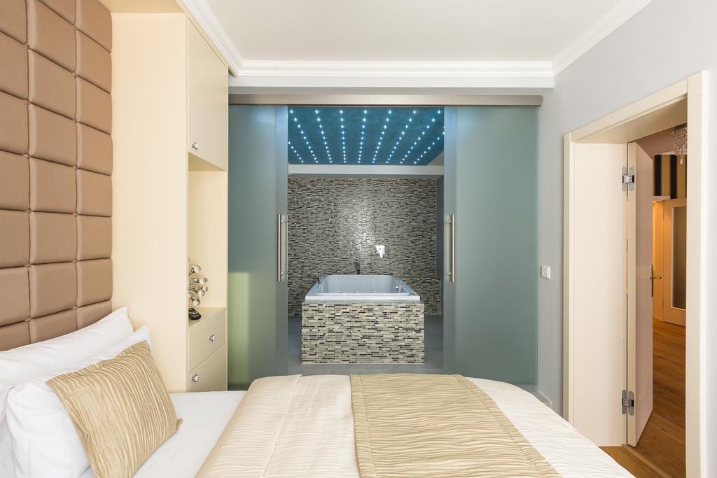 Wellness Hotel Republika 24 Apartments Pilsen Exterior photo